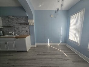 Building Photo - 725 Broadway Avenue J