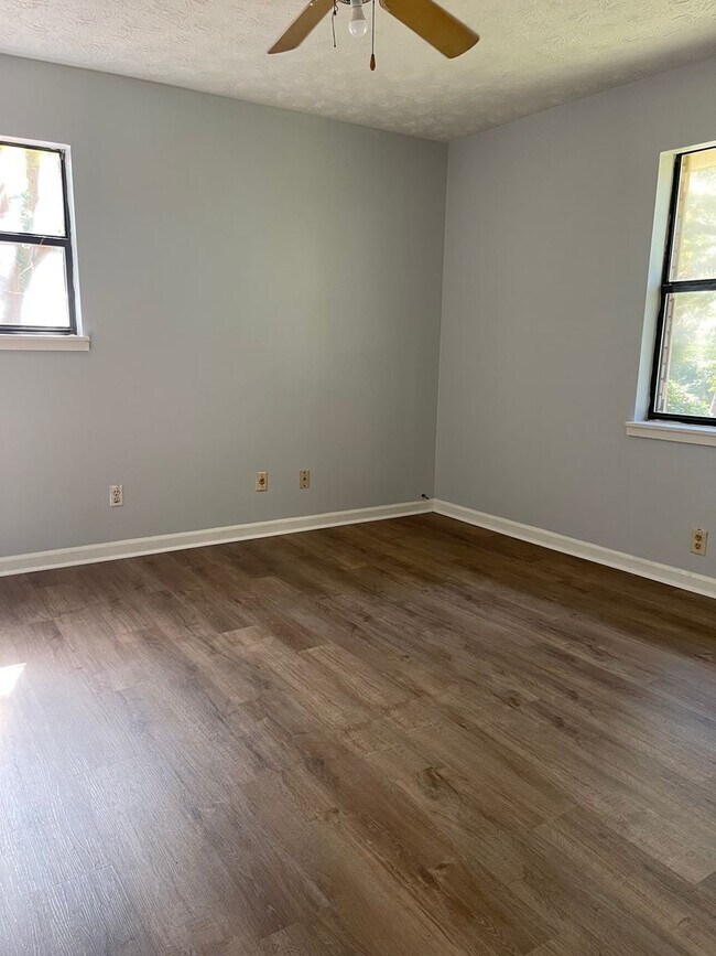 Building Photo - Oconee County Duplex - 2BR 1 Bath!  Availa...