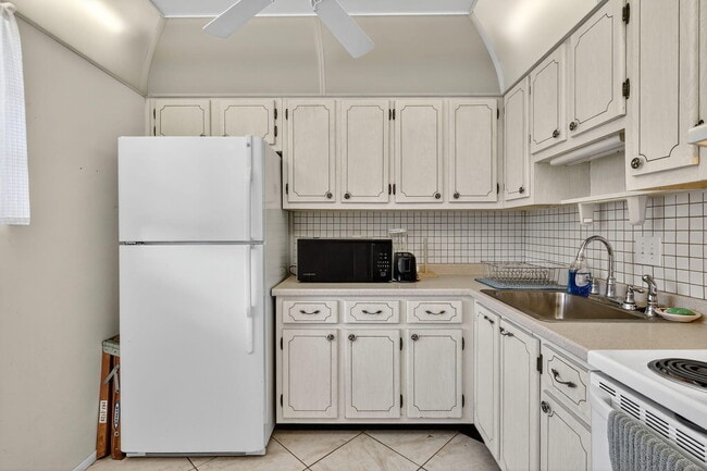 Building Photo - 2152 NE 1st Way