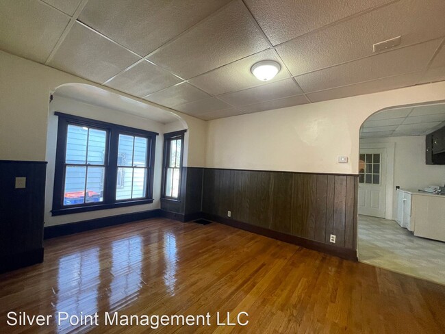 Building Photo - 3 br, 1 bath House - 418 E. Main St