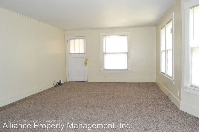 Building Photo - 805 Bertrand St