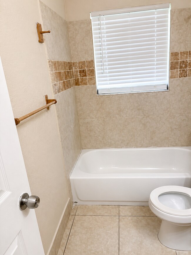 Building Photo - 1420 Barton Rd