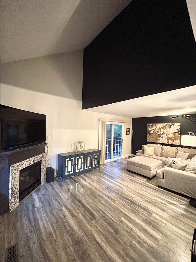Building Photo - 1343 Laurel Oaks Dr