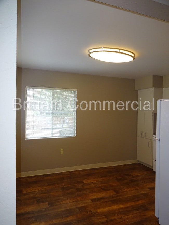 Building Photo - 828 4th St