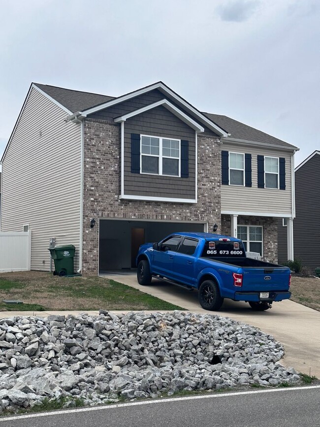 Photo - MUST SEE! Beautiful 3 bedroom, 2.5 bath 2 story home with fenced back yard! $2500 per month