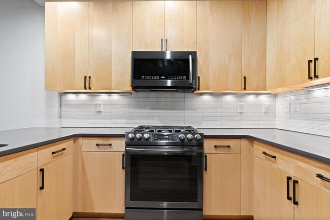 Building Photo - 1352 South St