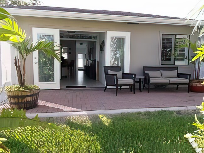 Building Photo - 163 Breezeway Ct