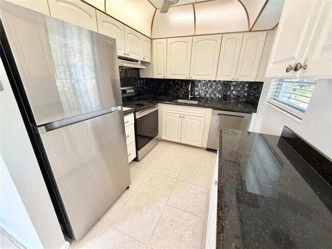 Building Photo - 84 Mansfield B