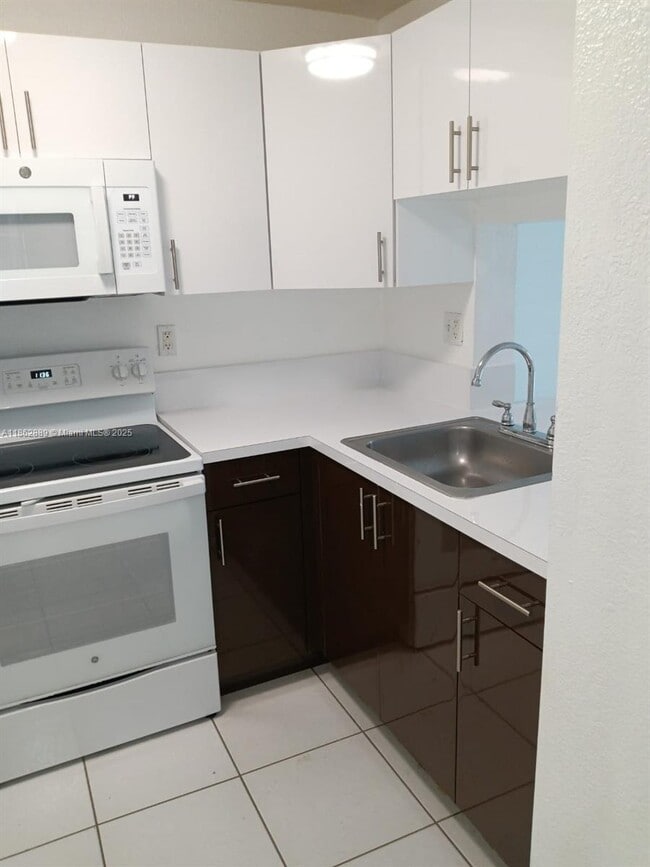 Foto del edificio - 9310 Fontainebleau Blvd