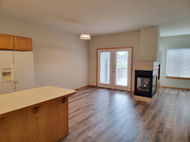 Building Photo - 1085 Golden Pheasant Dr