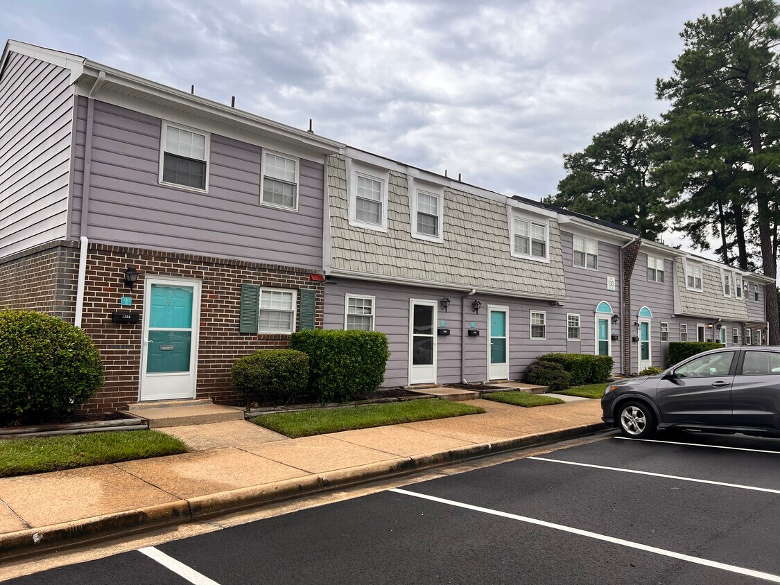 Gateway Townhomes Apartments in Hampton, VA