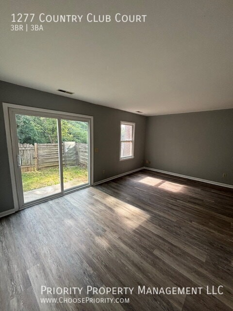 Building Photo - 1277 Country Club Ct
