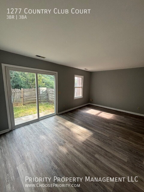 Foto del edificio - 1277 Country Club Ct