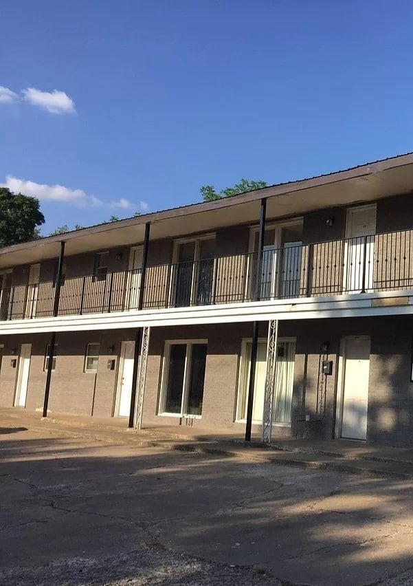 Building Photo - "Charming 2-Bed Oasis in the Heart of Jonesboro – Spacious 720 sq. ft. Living at Vine Street Apar...