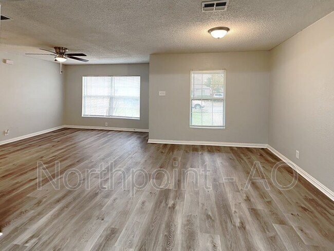 Building Photo - 3419 Linda Dr