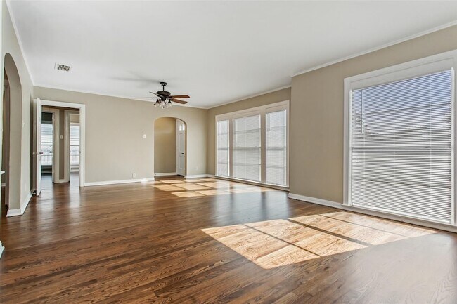 Foto del edificio - 5829 E Mockingbird Ln