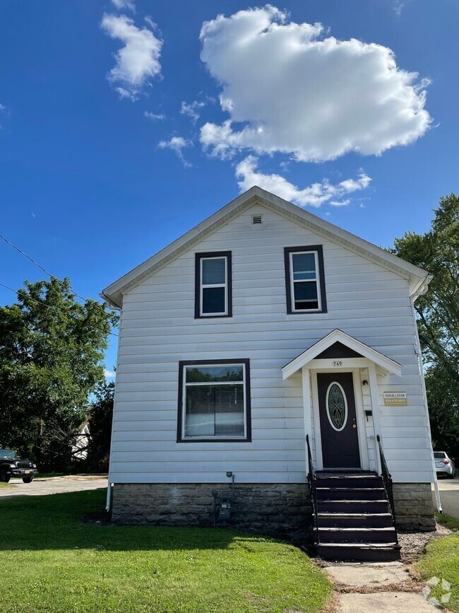 Building Photo - 749 Prospect Ave