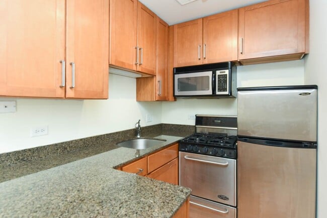 Building Photo - 628 W Wrightwood Ave