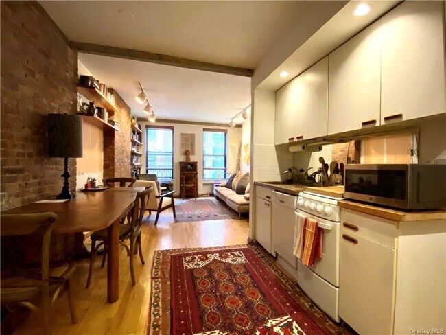 Foto del edificio - 317 E 73rd St