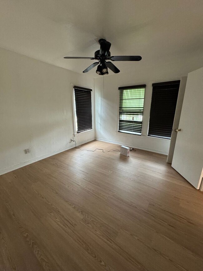 Foto del edificio - 1037 Colvin Ave