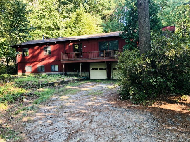 120 ft driveway and rotunda - 64 January Hills Rd