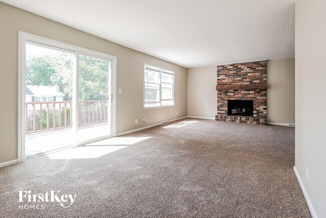 Building Photo - 876 N Commonwealth Ave