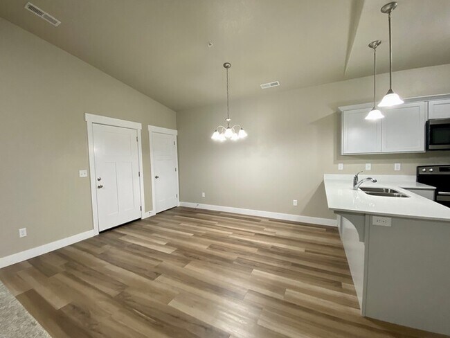Building Photo - 14643 Bloom Dr