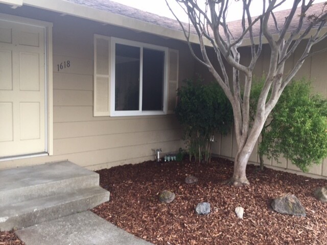Foto del edificio - One Level House ~  3br/2ba East Petaluma home