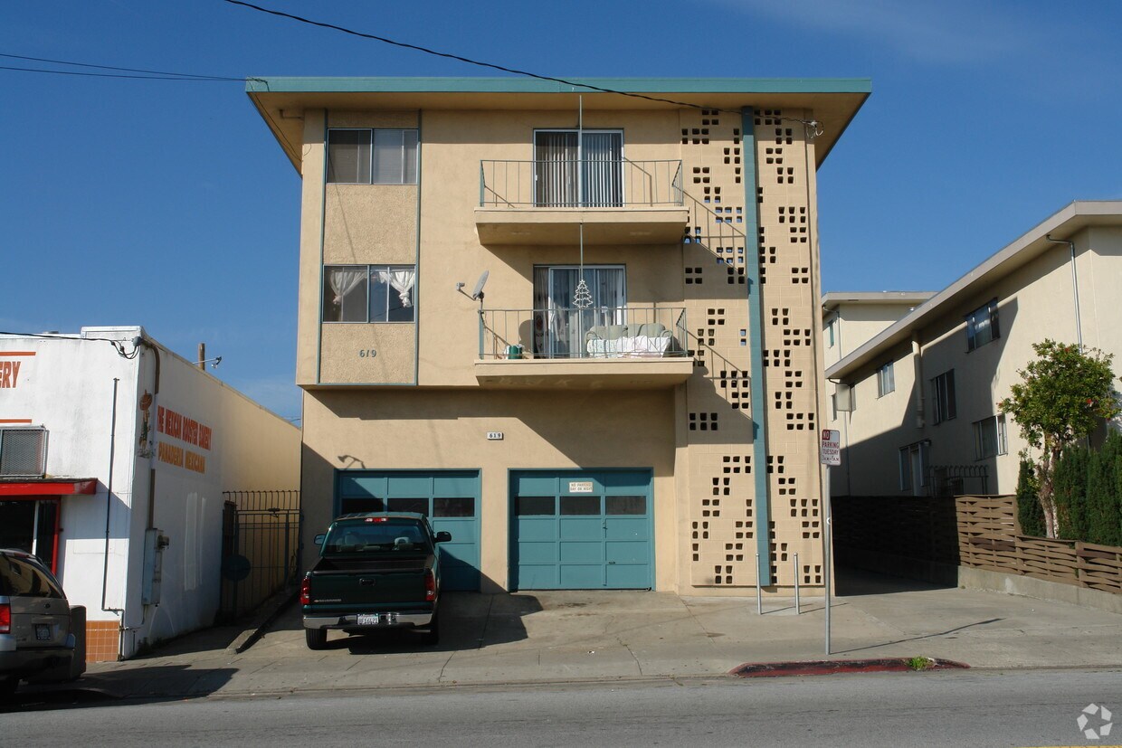 Building Photo - 619 Linden Ave