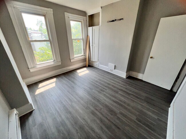 Building Photo - Huge 4 w Classic West Philly Charm | Marke...