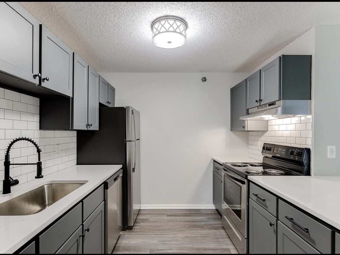 Cocina renovada | White Pines Apartments | Shakopee, Minnesota - White Pines