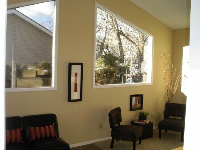 Foto del edificio - 4664 Ingram Ct