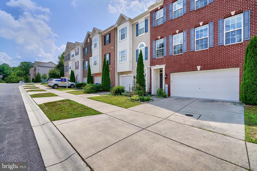 Primary Photo - 7863 River Rock Way