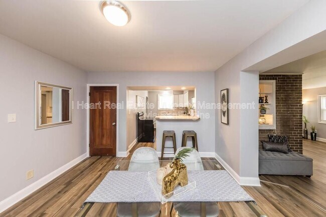 Foto del edificio - 973 Kelton Ave