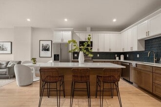 Building Photo - 587 E Broadway