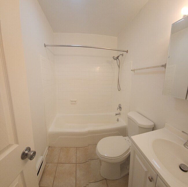 Building Photo - 655 Deepwoods Dr