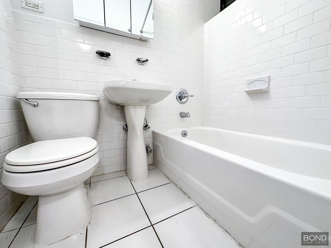 Foto del edificio - 228 E 89th St