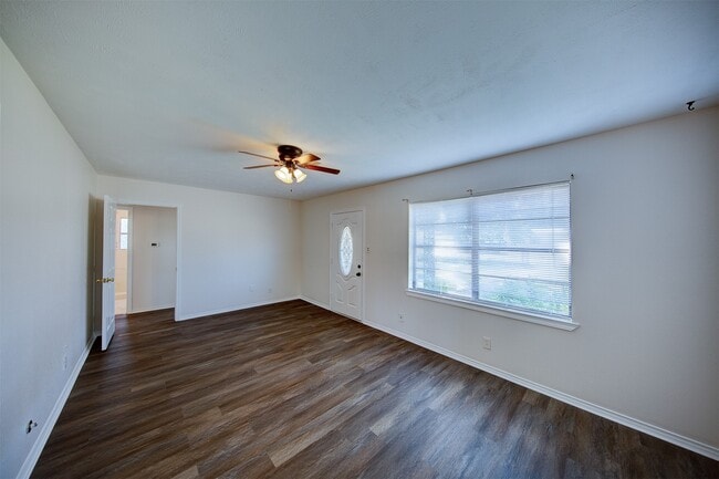 Foto del edificio - 7917 N Martin Luther King Ave