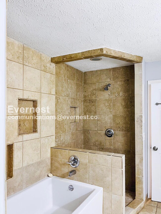 Foto del edificio - 405 Pleasant Run Rd