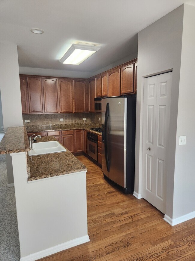 Building Photo - 5646 Cambridge Way