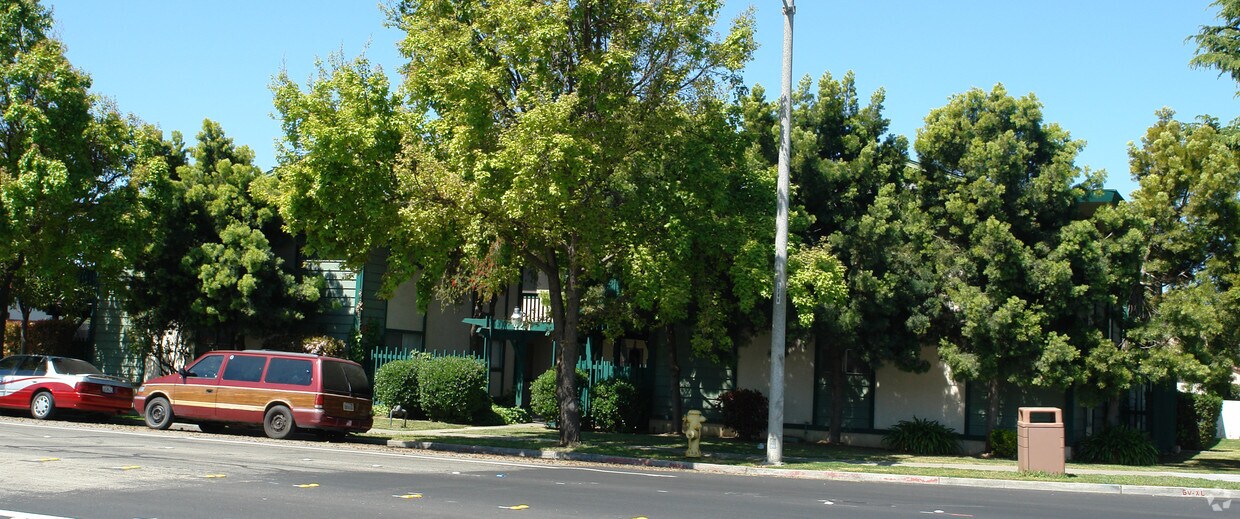 Foto principal - 4211 Central Ave