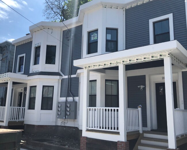 Building Photo - 253 1st St