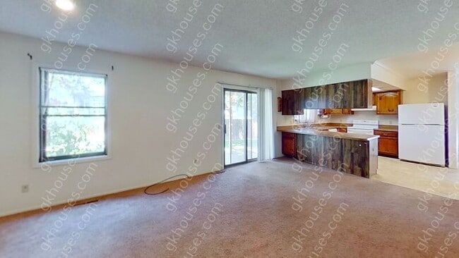 Building Photo - 144 Willow Pl S