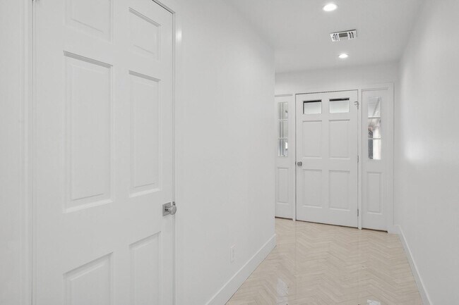 Foto del edificio - 471A Woodbury Rd