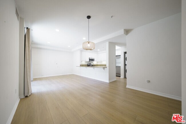 Foto del edificio - 629 Traction Ave