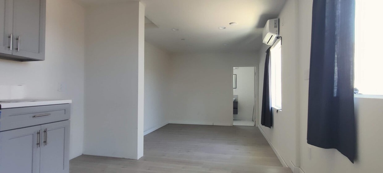 Building Photo - 158 E Floral Dr