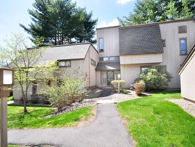 Building Photo - 99 Mallard Dr