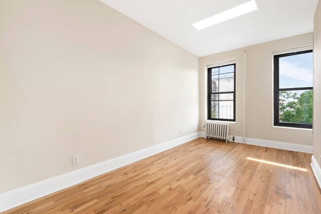 Building Photo - 182 5th Ave