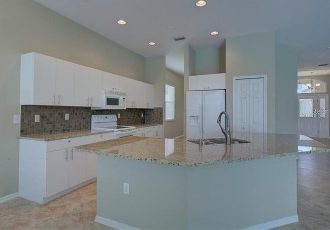 Building Photo - 6915 Superior St Cir