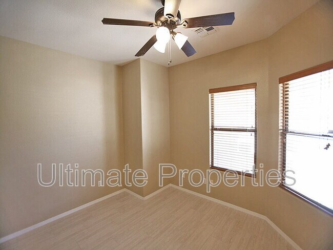 Foto del edificio - 12916 W Crittenden Ln